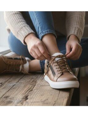 STUDIO 1886 Brown Sherpa Trim Lace Up Shoes Ladies Size 8